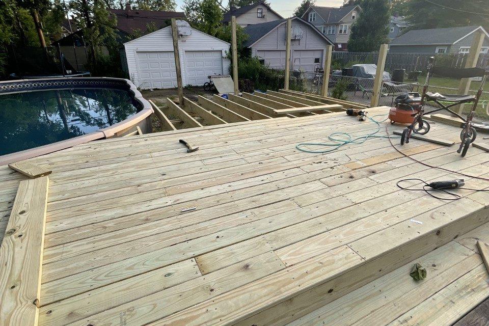 Signs It’s Time to Re-Stain Your Deck