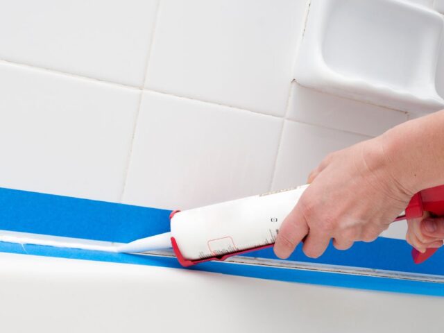 https://www.colincanhelp.com/wp-content/uploads/2025/10/tub-caulking-640x480.jpg
